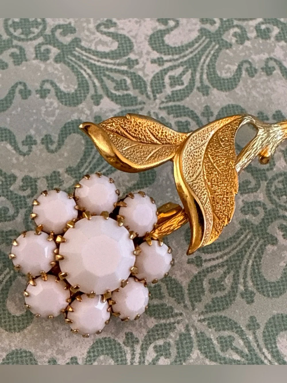 Vintage faceted milk glass flower brooch in gold tone
